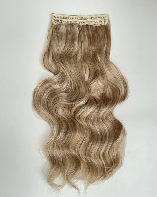 24’ Wavy 220g Bio-Protein Fibre Clip-in Hair Extensions - Medium Blonde Highlighted